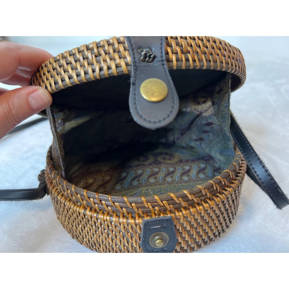 Crossbody Canteen Round Purse Woven Rattan Black Strap Boho Button Snap Roomy - Picture 5 of 8